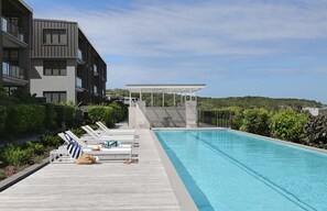 恒温泳池，泳道泳池