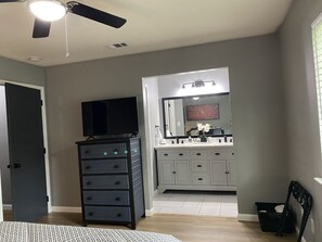 3 chambres, matelas mémoire de forme, fer et planche à repasser