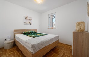 3 bedrooms, free WiFi, bed sheets