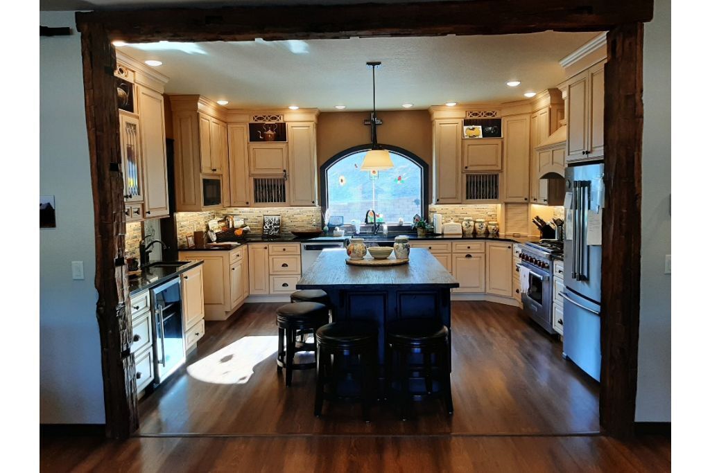 Beautiful home located in the Black Hills. 13 miles to Mt. Rushmore.