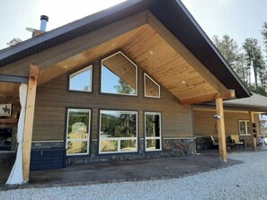 Exterior - Beautiful home located in the Black Hills. 13 miles to Mt. Rushmore. (Hill City)