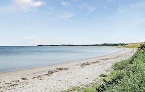 Una playa cerca, pesca