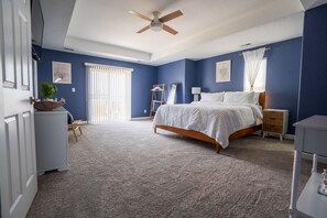 3 bedrooms, desk, iron/ironing board, travel crib