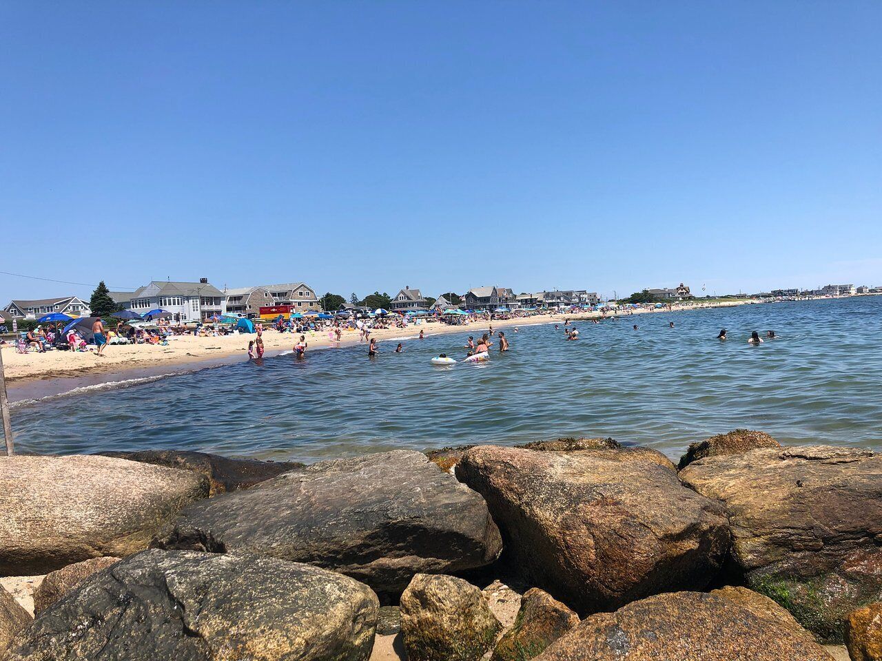 在海灘附近、躺椅