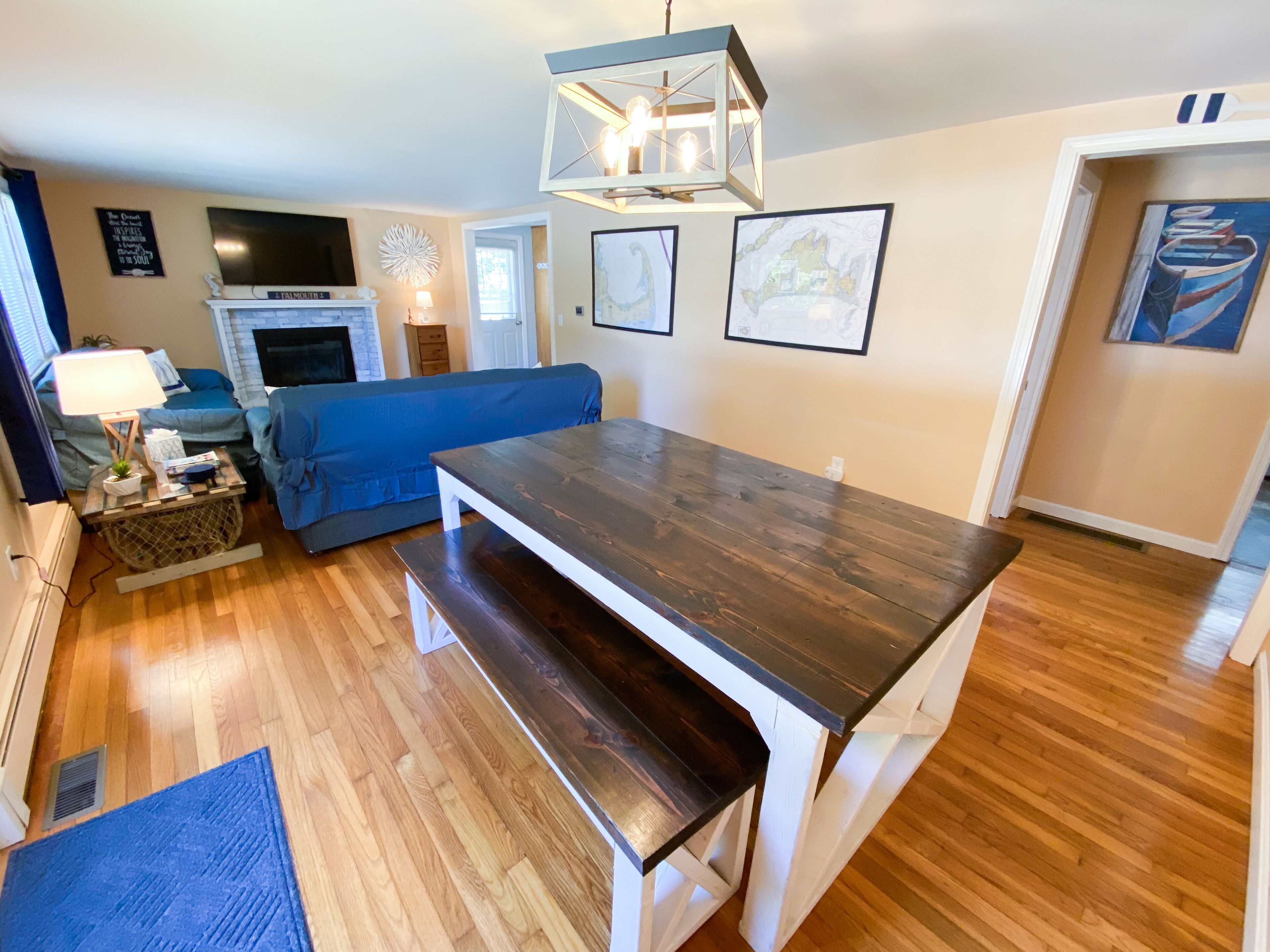 3 BR, 1.5 Bath, OD shower - 4 Min. Dr To Beaches & 8 Min. to Island Queen Ferry!