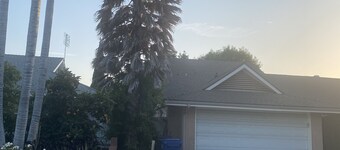 Cozy Peaceful Convenient Sweet Home 1 minute to all places 優雅方便，私用衛浴， 高速出口一分鐘。