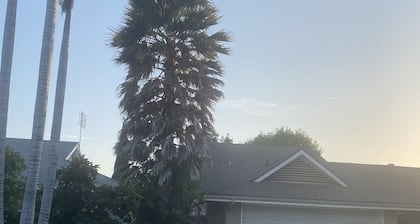 Cozy Peaceful Convenient Sweet Home 1 minute to all places 優雅方便,私用衛浴, 高速出口一分鐘。