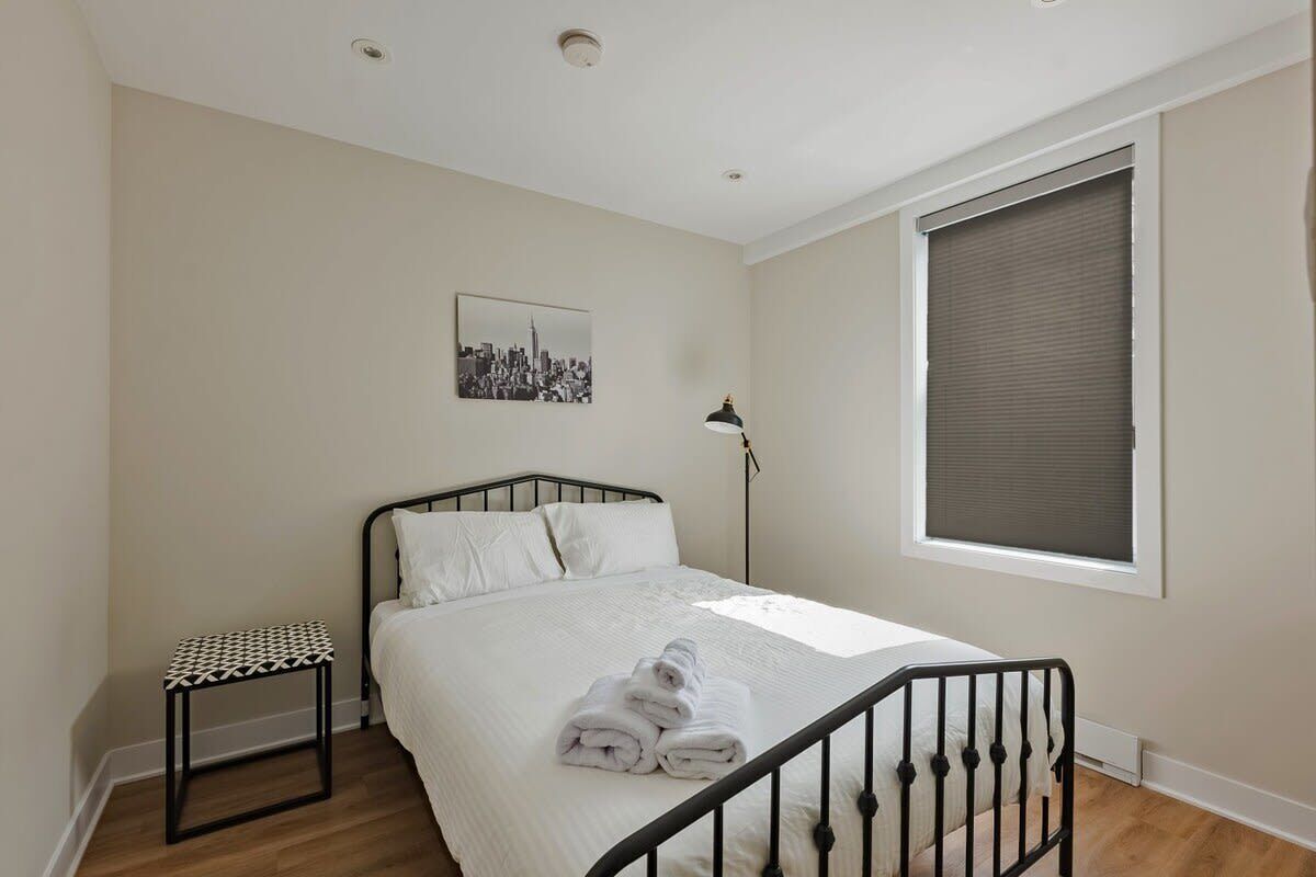 2 chambres, fer et planche à repasser, Wi-Fi, draps fournis