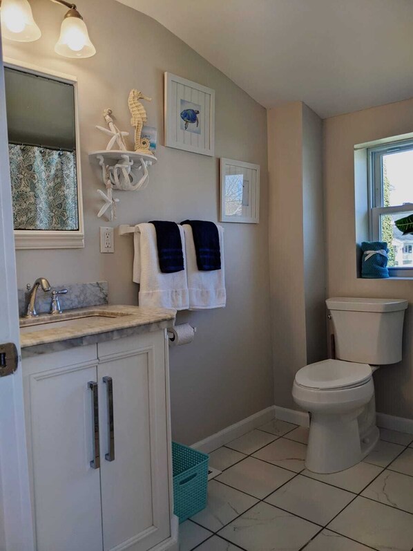 Combined shower/tub
