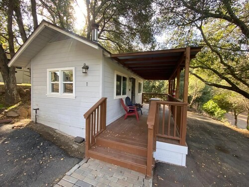 # 1. Bluebird's Nest - Studio Cabin W/ Fireplace
