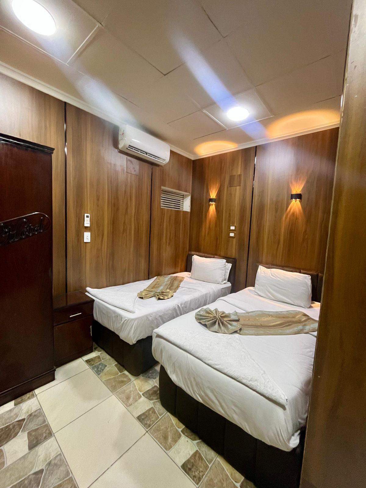 Comfort dubbelrum - 2 enkelsängar | Minibar, strykjärn/strykbräda, gratis wi-fi och sängkläder