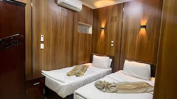 Chambre Double Confort, 2 lits une place | Minibar, fer et planche Ă repasser, Wi-Fi gratuit, draps fournis