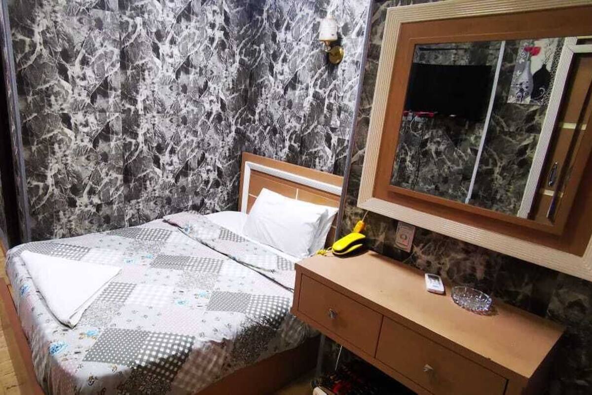 Minibar, iron/ironing board, free WiFi, bed sheets