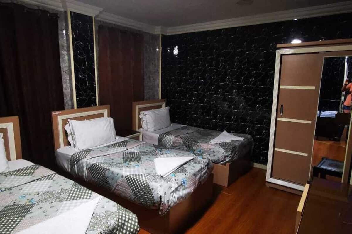 1 habitación, minibar, tabla de planchar con plancha y wifi gratis