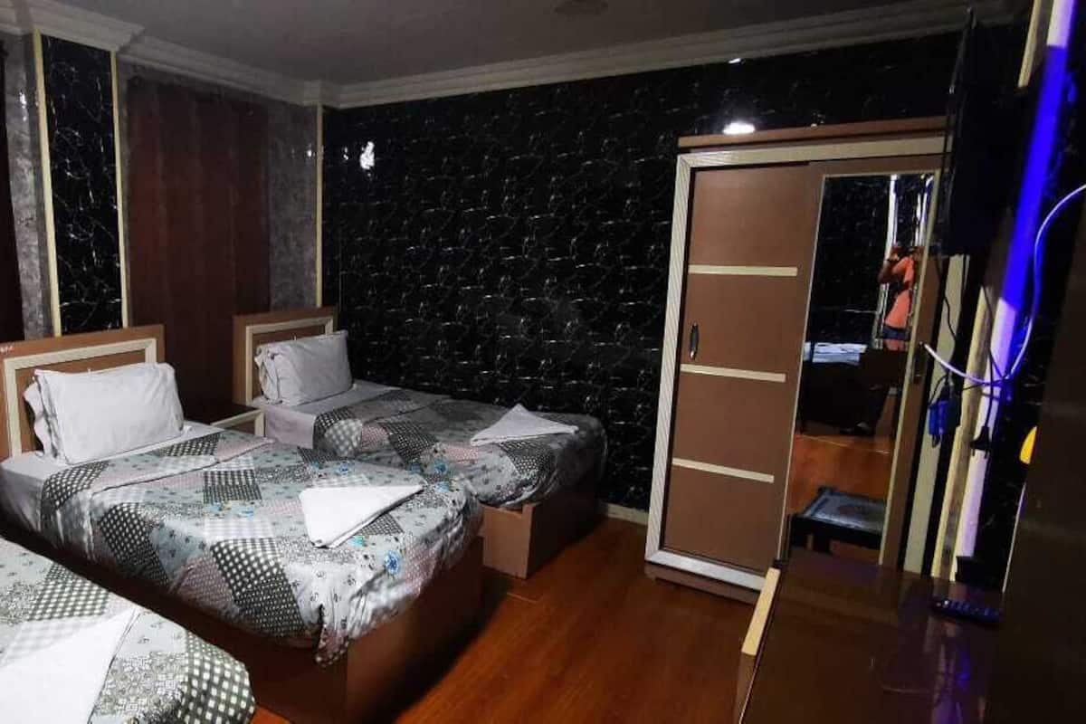 Family Suite | Minibar, iron/ironing board, free WiFi, bed sheets