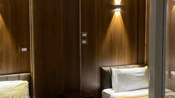 Comfort Double Room, 2 Single Beds | Minibar, iron/ironing board, free WiFi, bed sheets