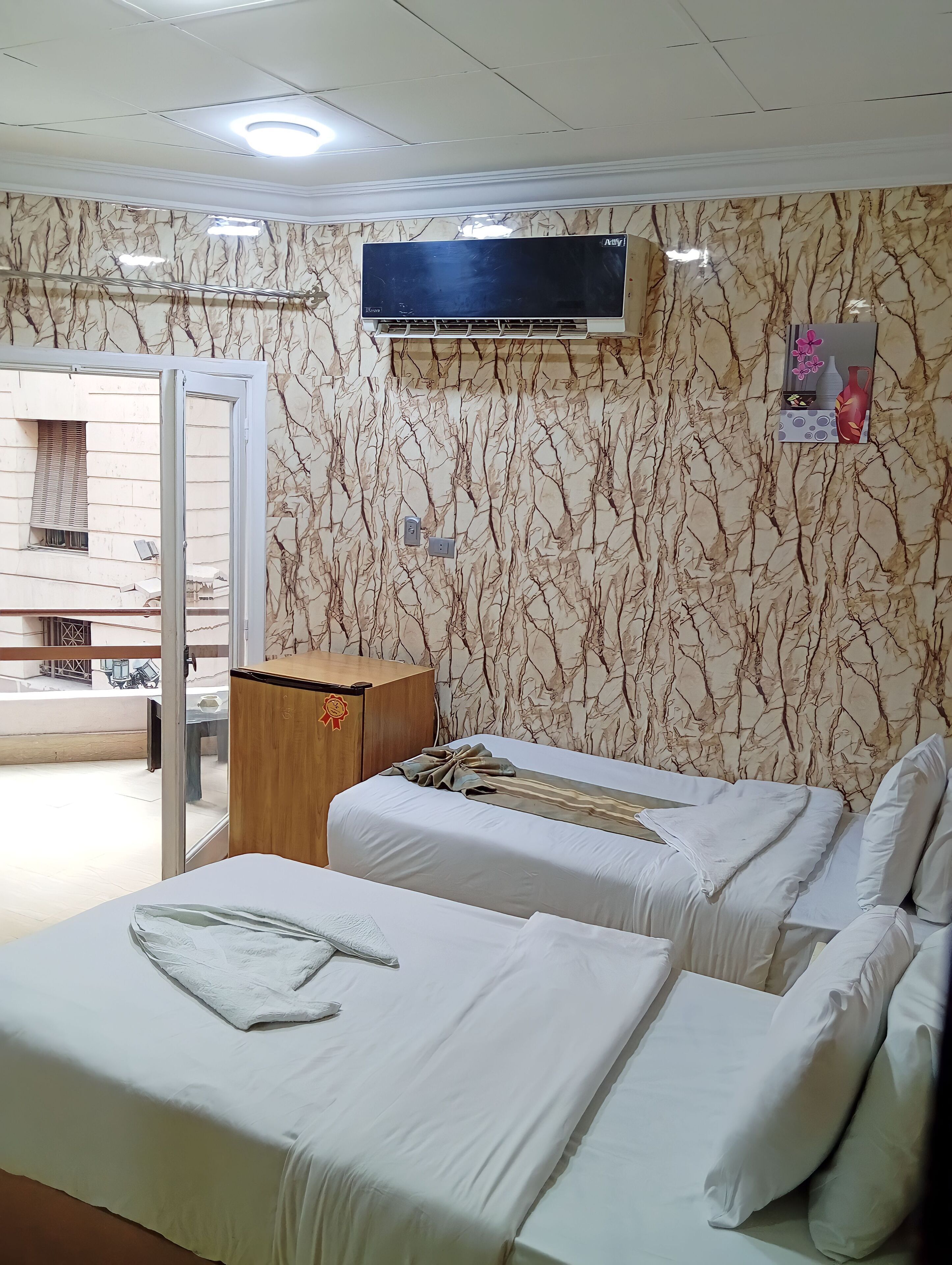 舒适双人房, 2 张单人床 | 迷你吧、熨斗/熨板、免费 WiFi、床单