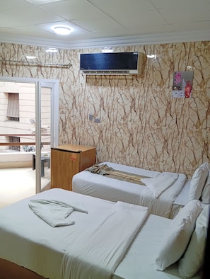 Comfort Double Room, 2 Twin Beds | Minibar, iron/ironing board, free WiFi, bed sheets