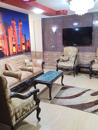 Recepción. Cairo City