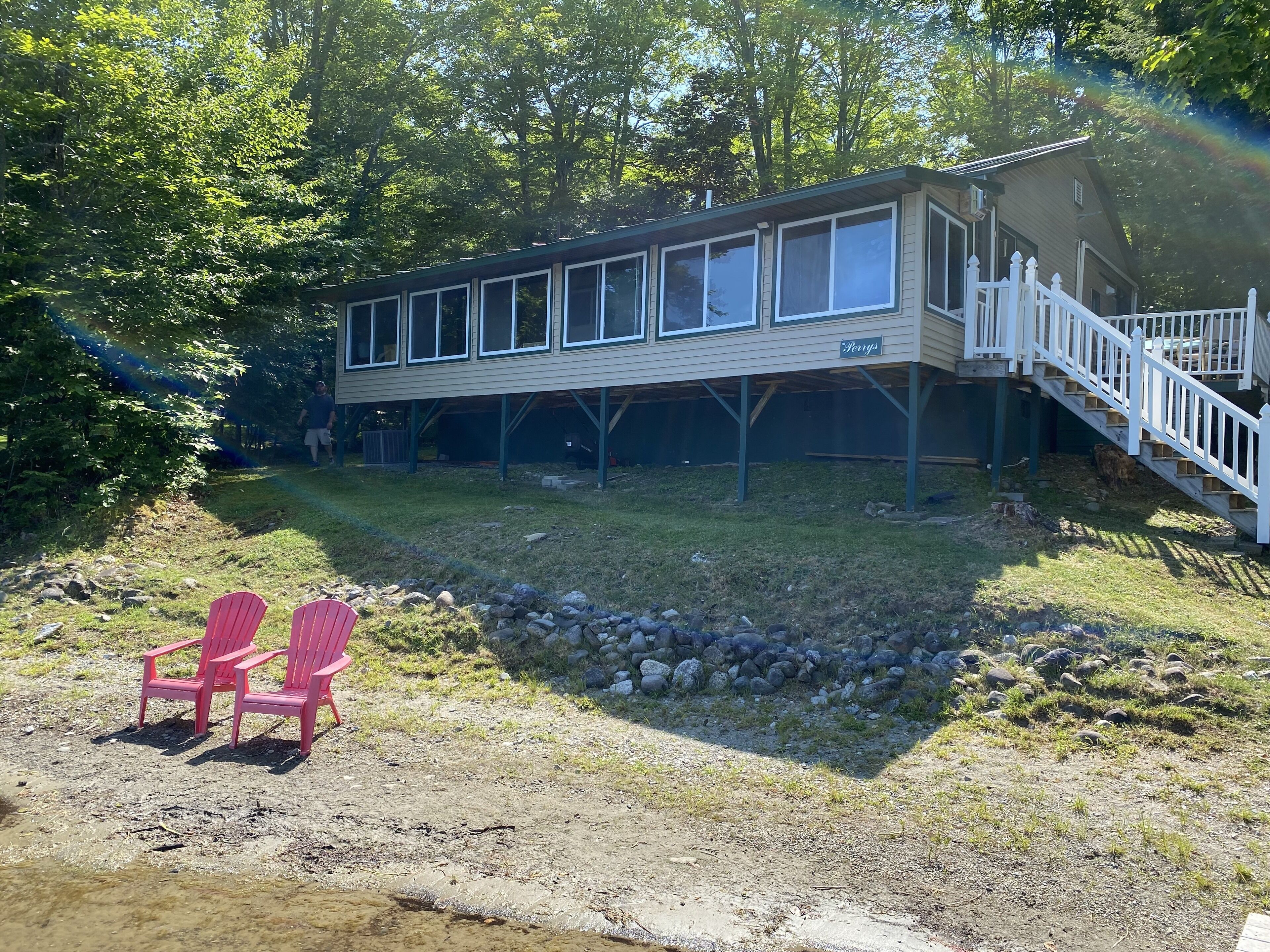 Cozy, Waters Edge on Springy Pond