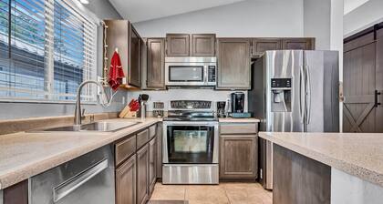 Peoria-Private Swimming Pool-Shuffleboard Table, Foosball, Pool Table, Ping-Pong