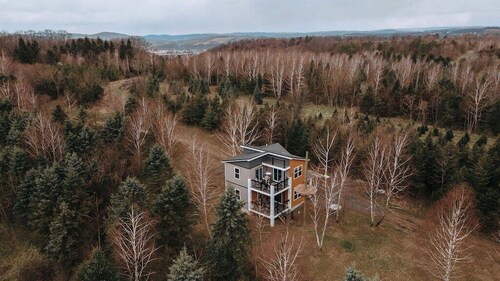 Suntower 60acre HOTTUB biking hiking 5 miles trails Pavillion ultra private