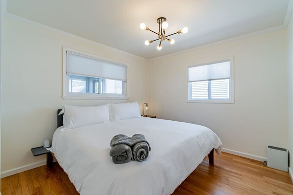 3 bedrooms, desk, iron/ironing board, travel cot