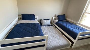 3 bedrooms, desk, iron/ironing board, free WiFi