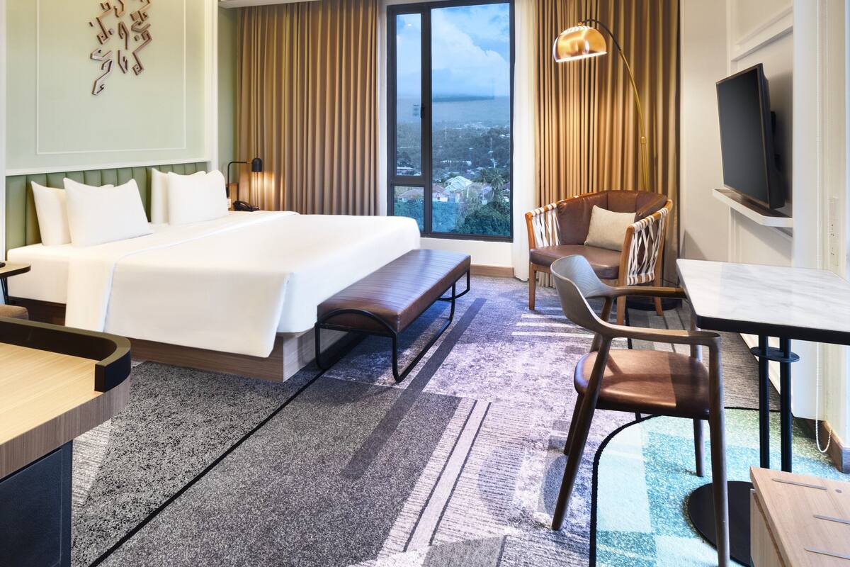 Quarto família, 1 cama King | Quartos à prova de som, ferros/tábuas de passar roupa, Wi-Fi de cortesia