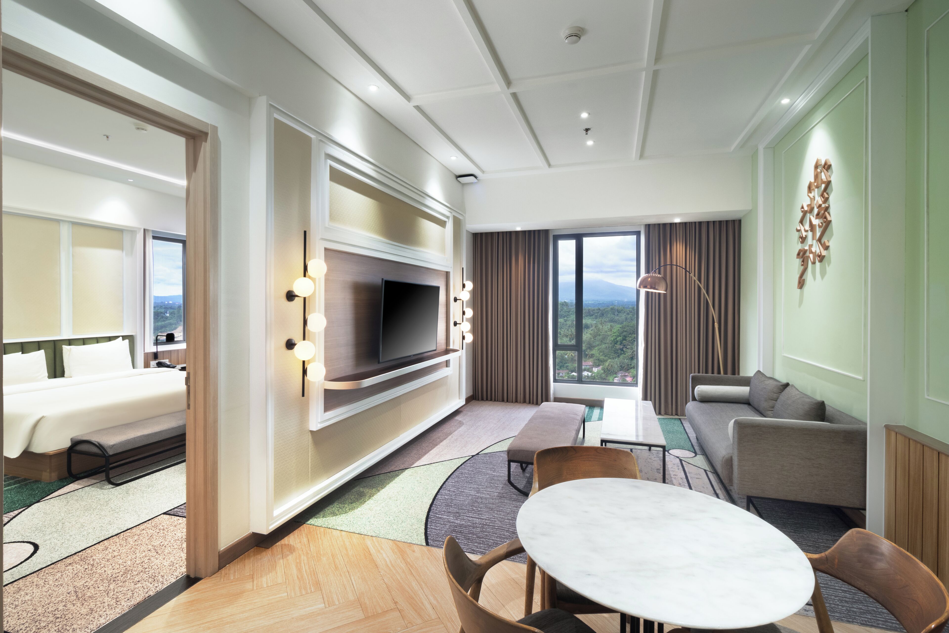 套房, 1 张特大床 | 起居区 | 48-英寸LED 电视 （配备有线频道）、电视