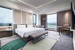 Suite Room King | 1 bedroom, soundproofing, iron/ironing board, free WiFi