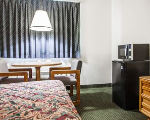 Room - Econo Lodge Airport (Kansas City)