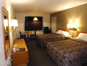 Room - Econo Lodge Airport (Kansas City)