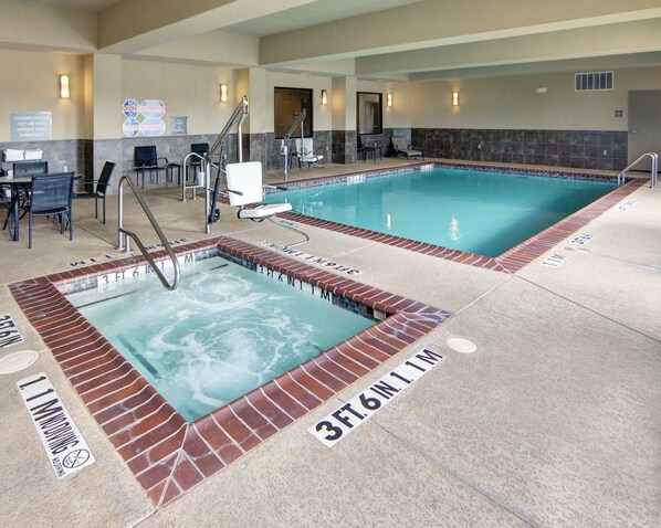 A pool area with clear depth markers, lounge chairs, and a sign indicating no diving. - Comfort Suites Near Northeast Mall (Fort Worth)