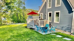 A house with a covered patio, outdoor seating, and a lawn. - Beach Ready 3-bdrm house, Short Walk to Private Beach and Park, Lots of Parking (Niantic)