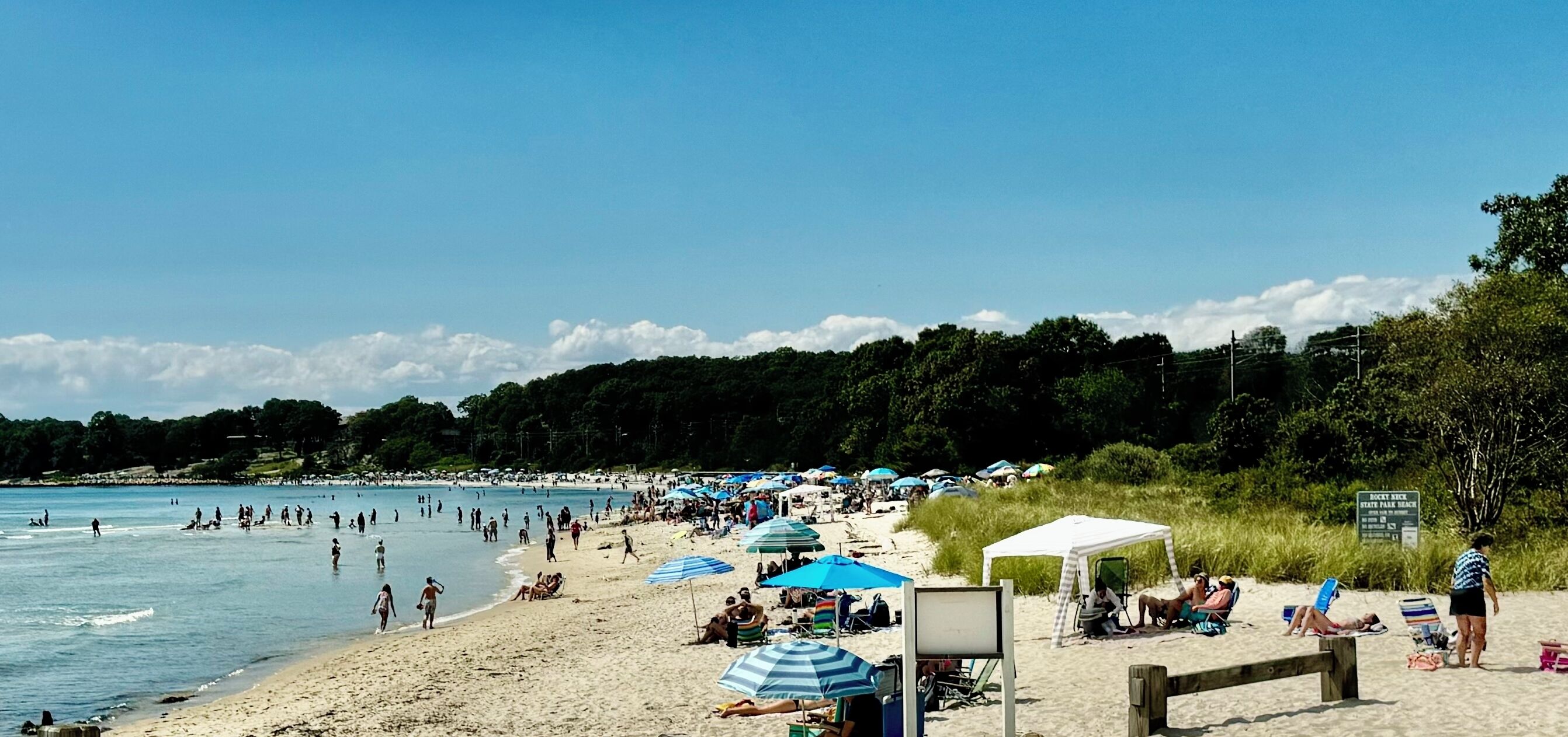 Beach nearby, sun loungers, beach towels