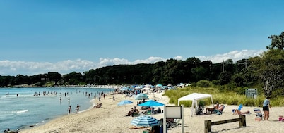 Beach Ready 3-bdrm house, Short Walk to Private Beach and Park, Lots of Parking