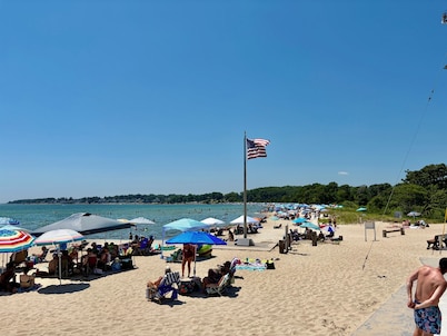 Beach Ready 3-bdrm house, Short Walk to Private Beach and Park, Lots of Parking