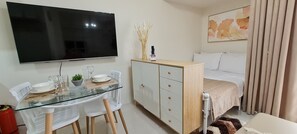 1 bedroom, iron/ironing board, free WiFi, bed sheets - Unit 1412 - Bisque Studio @ INSPIRIA (Davao City)