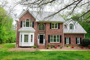 Exterior - Modern secluded home minutes from DT Raleigh and NCstate (Raleigh)