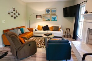 Smart TV, table tennis