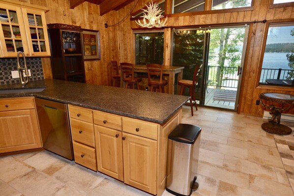 House, 4 Bedrooms | Private kitchen
