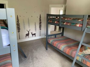 3 bedrooms, bed sheets