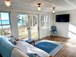 4 bedrooms, desk, free WiFi, bed sheets