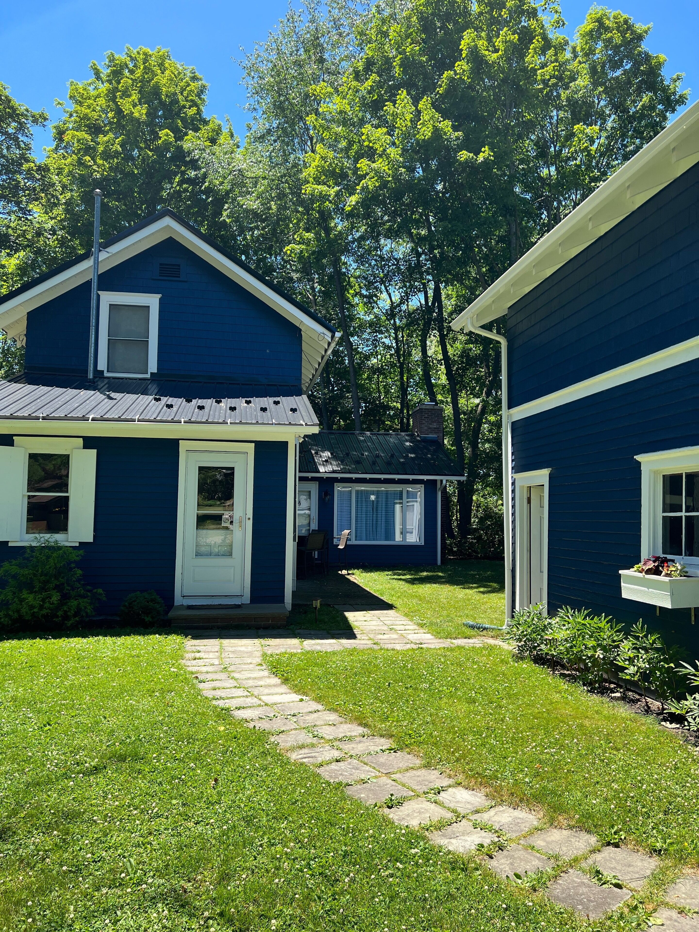 Spacious cottage with huge yard! 