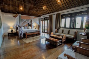 Interior - Istana Semer Villa - Traditional Balinese style Villa with Private Chef. (Kerobokan Kelod)
