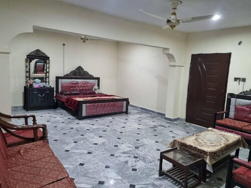 Gujar Khan - 3 Bed Apartment - sleeps 6 - Parking