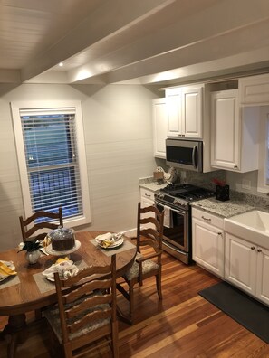 Dining - The White Magnolia Cottage (Round Top)
