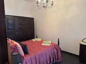 3 bedrooms, iron/ironing board, WiFi, bed sheets - Beautiful 3-Bed House in Tavira In the city center (Tavira)