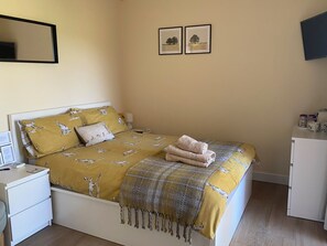 1 habitación, tabla de planchar con plancha, wifi y ropa de cama 
